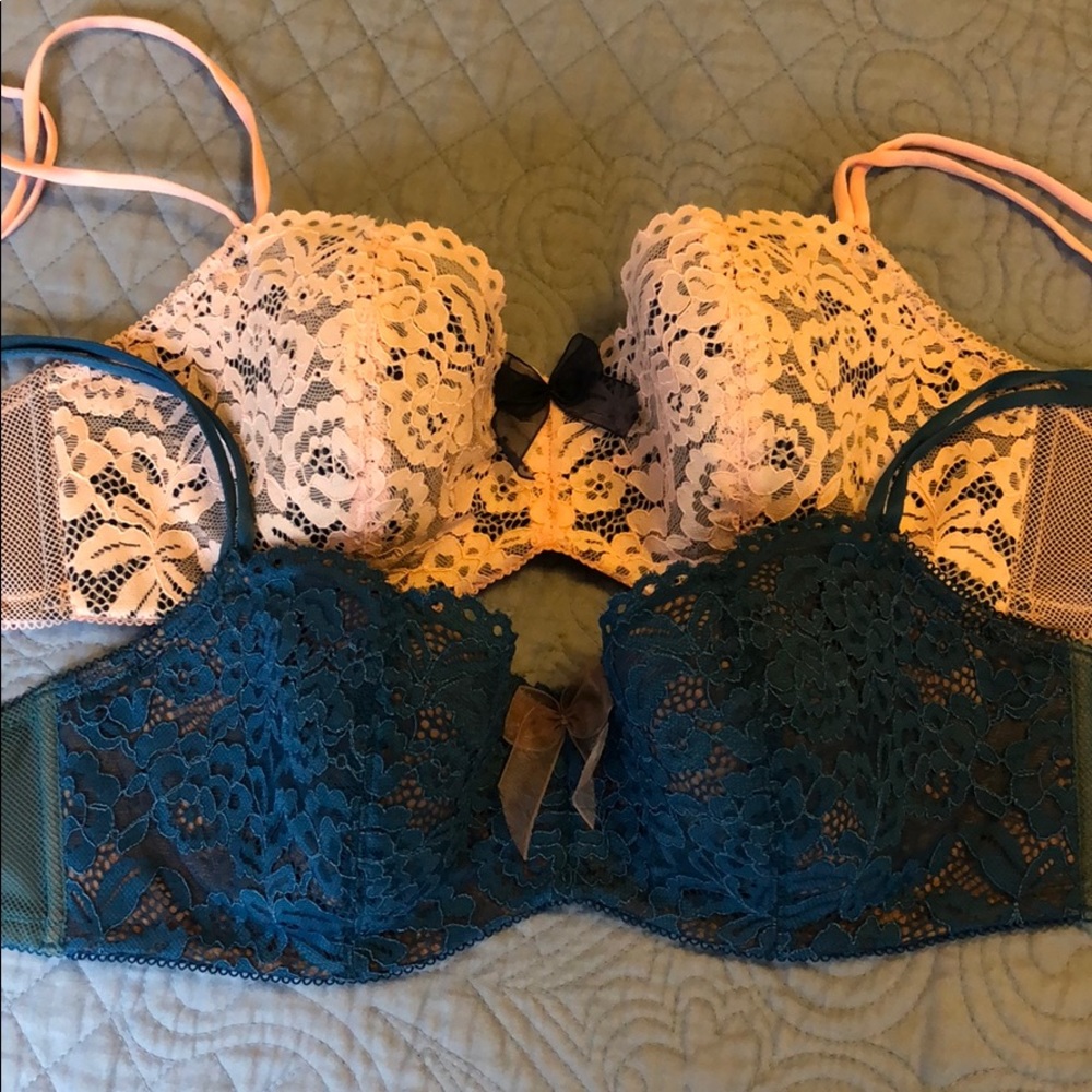 Two b tempt’d by Wacoal Bras 32D Like New!